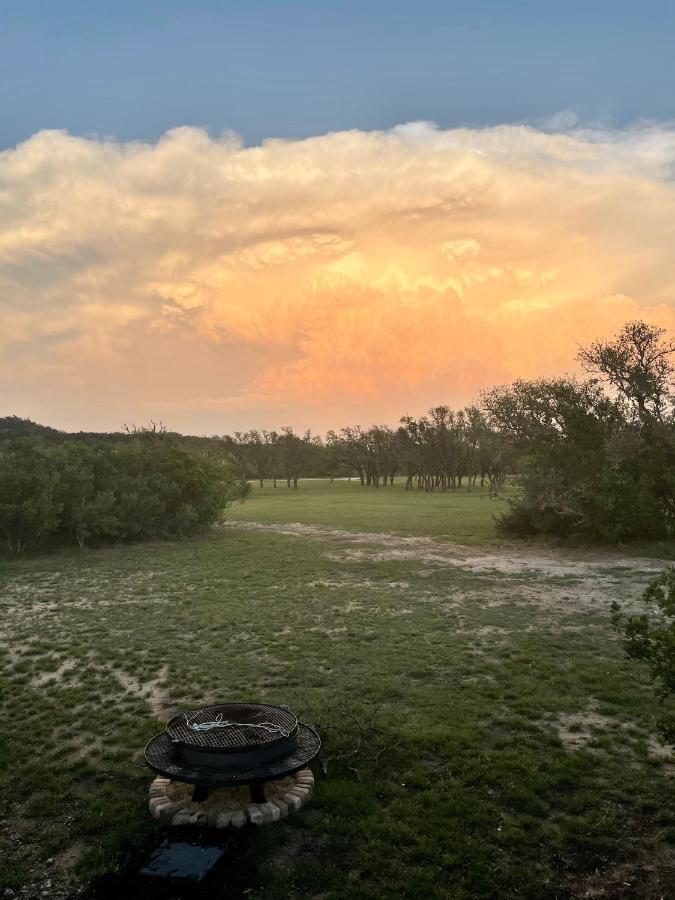 City On A Hill At Spring Creek Fredericksburg Buitenkant foto