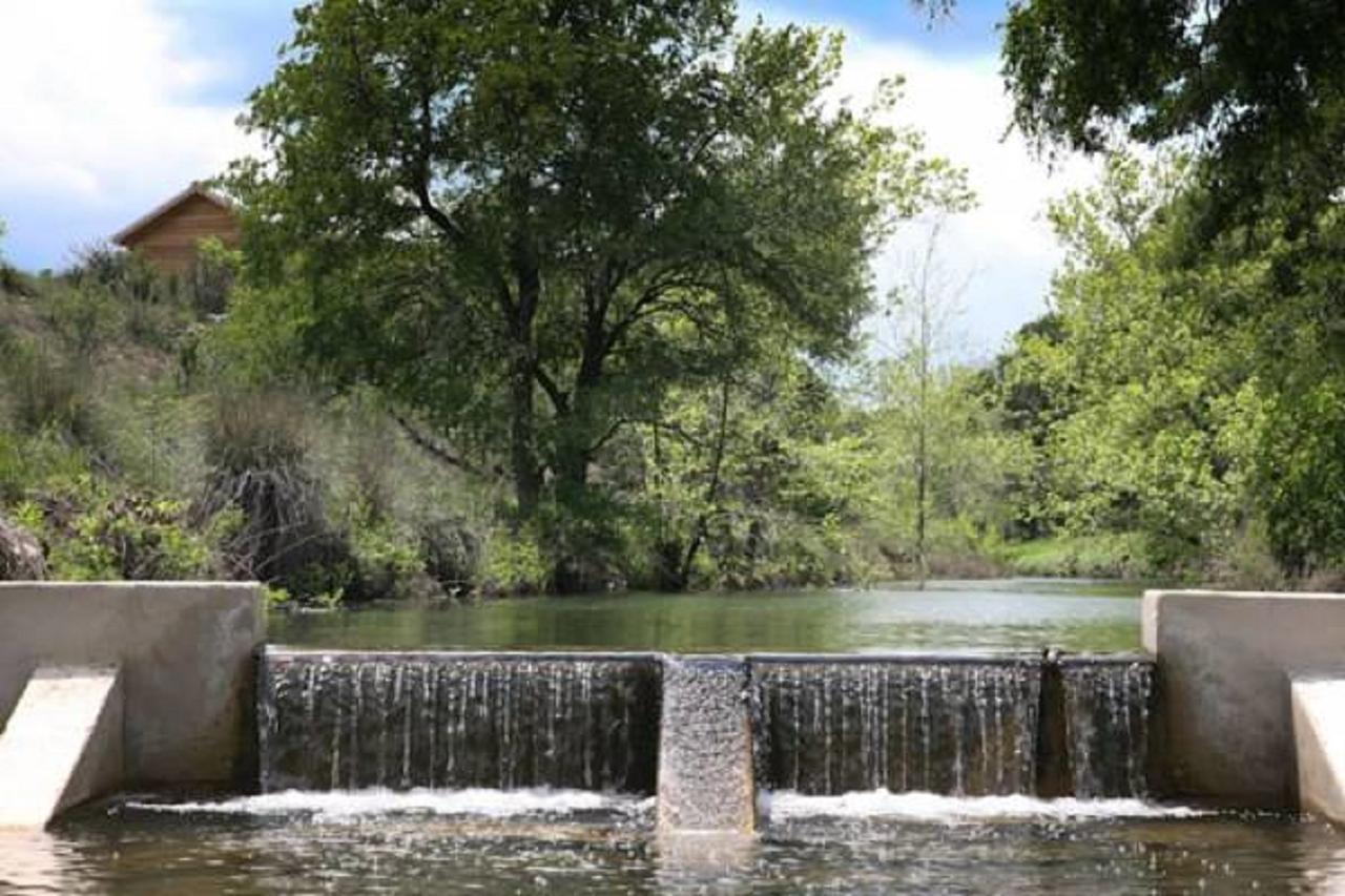 City On A Hill At Spring Creek Fredericksburg Buitenkant foto